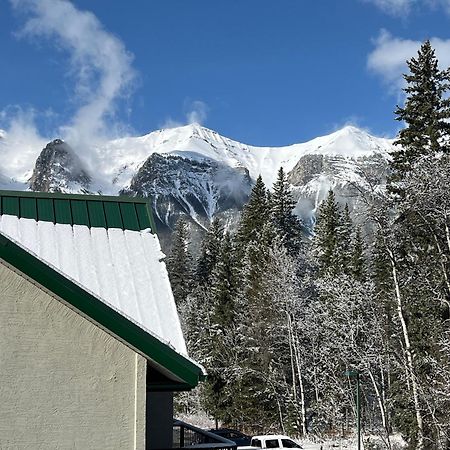 Banff Wood Lodge 캔모어 외부 사진