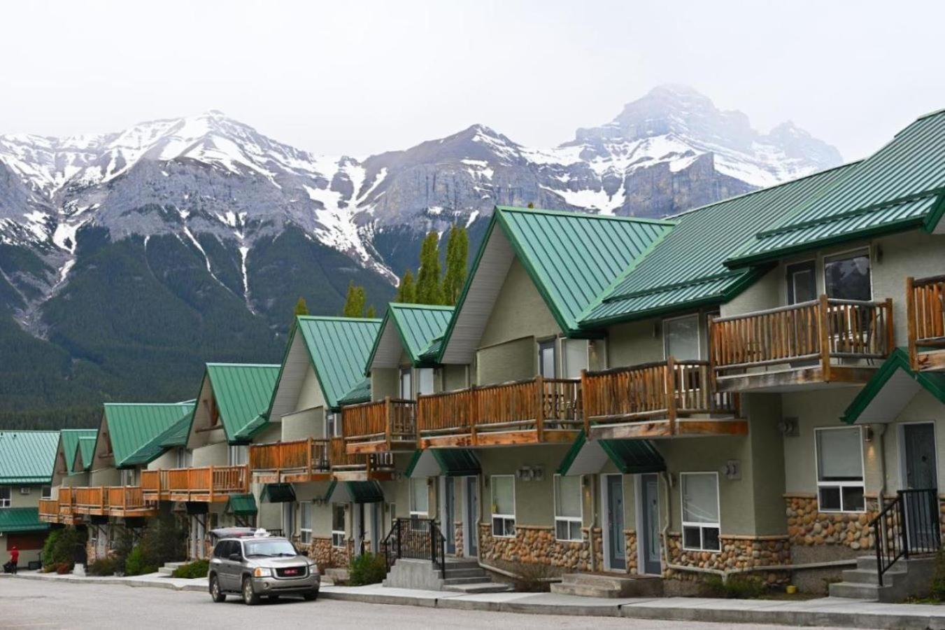 Banff Wood Lodge 캔모어 외부 사진