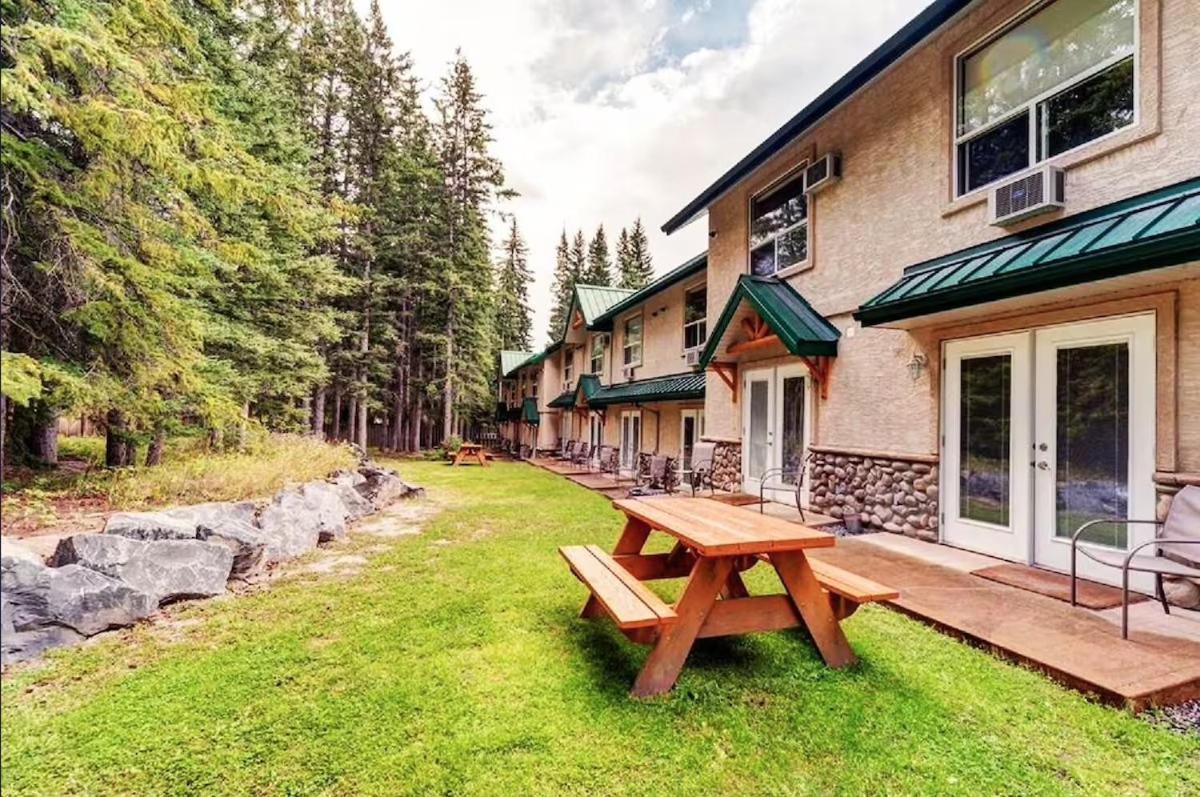 Banff Wood Lodge 캔모어 외부 사진