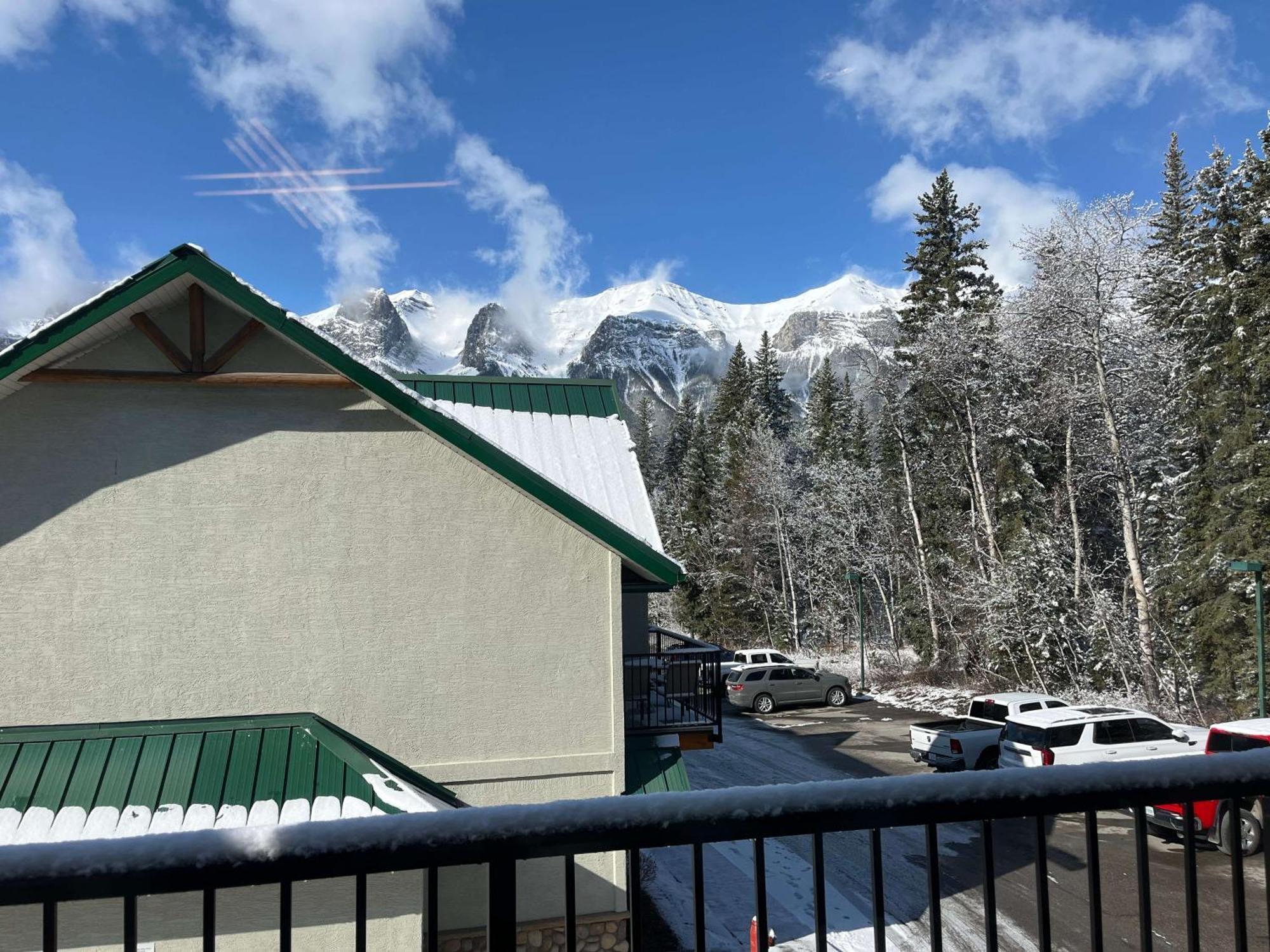 Banff Wood Lodge 캔모어 외부 사진